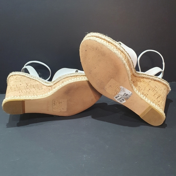 Aldo Like-New White Wedge High Heel Sandal - Picture 5 of 9